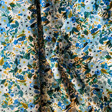 Charger l&#39;image dans la galerie, Wildwood | Garden Party - Petite Garden - Blue fabric | par 1/2 mètre
